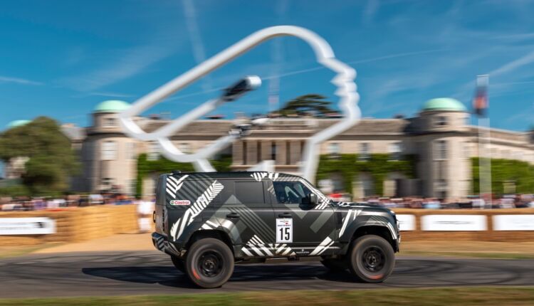 Defender Dakar D7X-R debiutas Gudvude