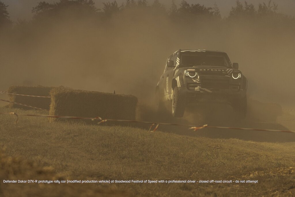Defender Dakar D7X-R debiutas Gudvude